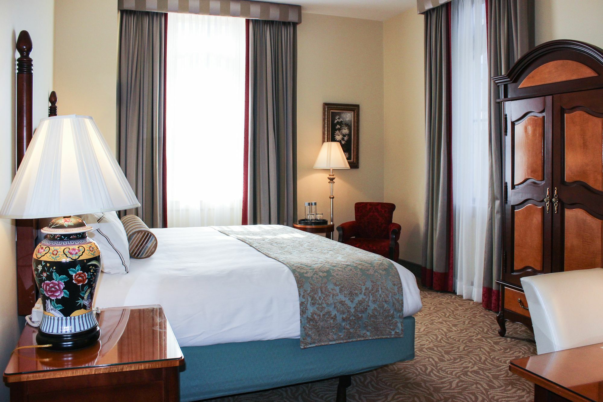 Hotel Providence Exterior photo